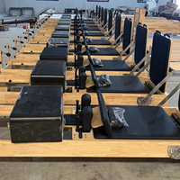 Machine de Pilates Reformer en bois avec barre de repose-pieds réglable pour l'entraînement professionnel en studio de Pilates