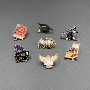 Cina spille in smalto Harry Movie Magic <span class=keywords><strong>Academy</strong></span> distintivo in metallo placcato oro spilla in smalto morbido - Product Image 2