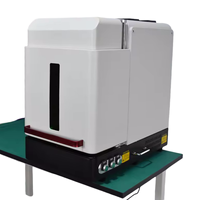Marqueur laser facile à utiliser 20w 30w 50w Machine de marquage laser fermée pour matériaux métalliques