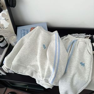 Nouvel ensemble de survêtement en coton brodé de dessins animés pour <span class=keywords><strong>enfants</strong></span>, collection Printemps 2026, pour garçons et filles, style sport décontracté, deux pièces (sweat-shirt et pantalon de survêtement) - Product Image 4