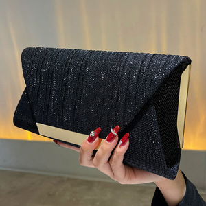 Bolso de Mano Tipo Clutch con Cadena Simple, Moderno y Elegante, para Damas, para Fiestas y Eventos Nocturnos - Product Image 4