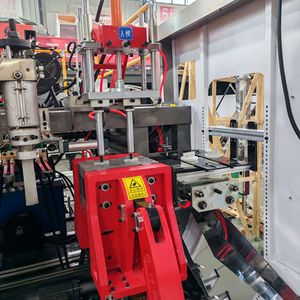 เครื่องเป่าขวดแชมพูแบบเป่าหลายชั้นด้วยระบบอัดรีดสองสถานี สำหรับขวดขนาด 1 ลิตร 2 ลิตร และ 5 ลิตร - Product Image 6