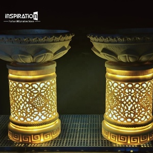 <span class=keywords><strong>Vase</strong></span> sculptural <span class=keywords><strong>grand</strong></span> format effet grès pressé pour jardin baroque, urnes sur piédestal en pierre coulée sur mesure - Product Image 1