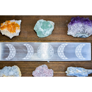 แท่งเซเลไนต์สลักลายต้นไม้แห่งชีวิตพร้อมลวดลายดวงจันทร์ - Product Image 4