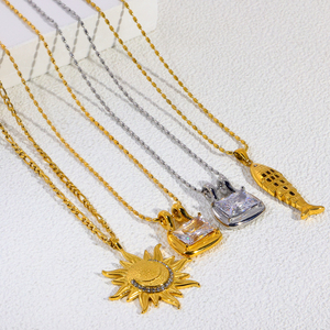 Collana Girocollo JUSNOVA per Donne, Placcata Oro, in Acciaio Inossidabile con Ciondolo Sole e Luna, Zircone Verde, Gioielli Minimalisti Ipoallergenici - Product Image 3