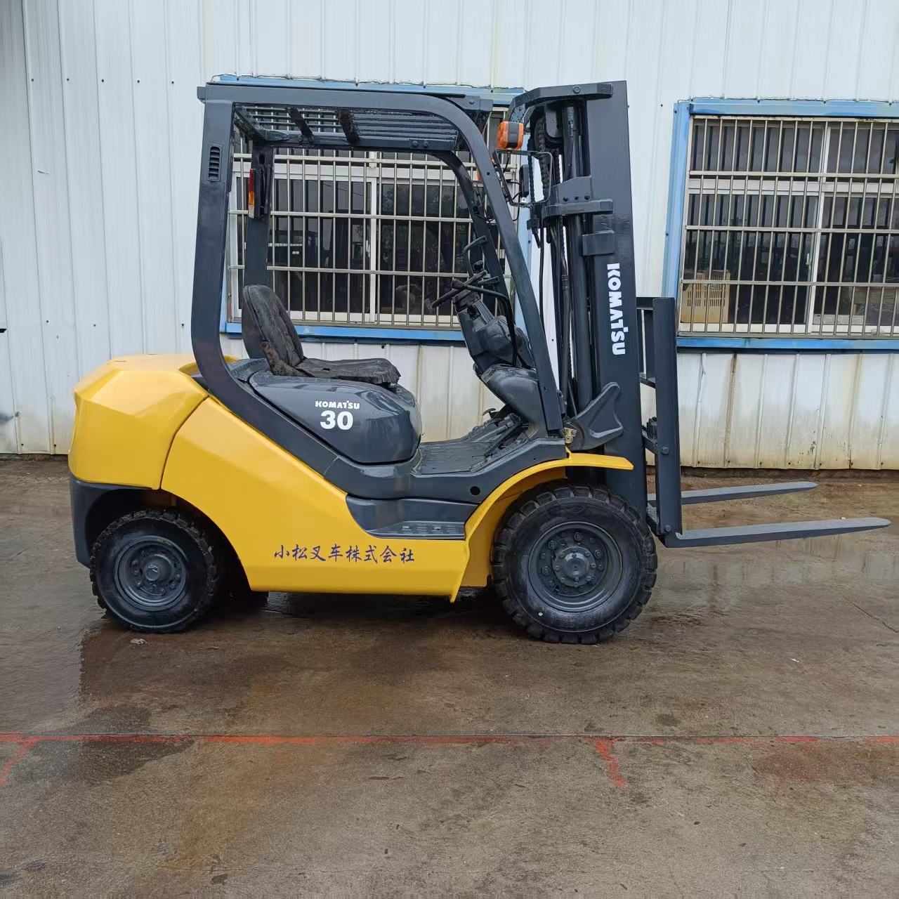 สีเหลืองและสีดำ