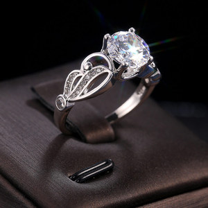 Anello Floreale Traforato per Donne, Stile Creativo con Impreziosimenti, Elegante Accessorio da Dito per Feste e Matrimoni, Idea Regalo - Product Image 2