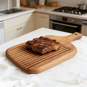 Planche à découper en bois massif de noyer d'Amérique du Sud, très vendue, avec poignée pour servir les aliments cuisinés, les grillades, les collations, le pain et les fruits - Product Image 3