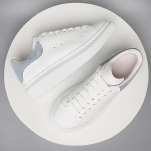 Zapatos de skate de alta calidad, blancos, casuales, para hombre y mujer, de diseñador, para invierno, verano y otoño, de gamuza mate. - Product Image 1