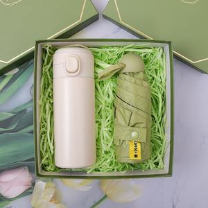 طقم هدايا نسائي بشعار مخصص مكون من كوب ومنشفة ومروحة، مناسب لأعياد الميلاد وهدايا الكريسماس التذكارية وهدايا الزفاف للضيوف - Product Image 3