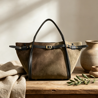 Tas Tangan Wanita Kulit Asli Model Trapeze Warna Taupe dengan Tali Gesper, Terstruktur, Cocok untuk Kerja, Langsung dari Pabrik Butik