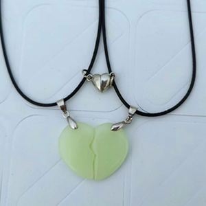 Collar de cuero negro con cuerda y luna luminosa, collar magnético de corazón para parejas, collar que brilla en la oscuridad - Product Image 3