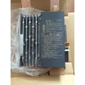 Servoaccionamiento Mitsubishi Mr-Je-10A 220V 50Hz/60Hz Control Vectorial Sin Sensor IP20 Hecho en Japón - Product Image 3
