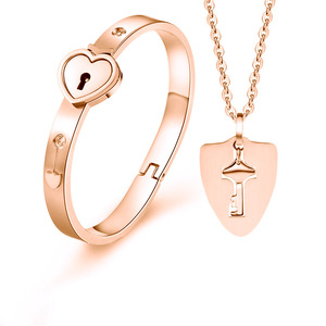 Conjunto de Joyería de <span class=keywords><strong>Acero</strong></span> <span class=keywords><strong>Inoxidable</strong></span> Plateado/Negro/Dorado, Collar con Colgante de Candado de Amor y Corazón, Pulsera con Llave para Parejas, Conjunto de Regalo de Boda con Circonita para Mujer - Product Image 5
