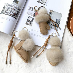 JAMELIN Vente <span class=keywords><strong>en</strong></span> gros <span class=keywords><strong>Mini</strong></span> bottes de neige <span class=keywords><strong>en</strong></span> fourrure, gants, pantoufles, porte-clés <span class=keywords><strong>en</strong></span> peluche, porte-clés <span class=keywords><strong>en</strong></span> vison Kawaii, cadeau pour fille, porte-clés <span class=keywords><strong>pompon</strong></span> - Product Image 2