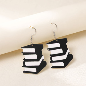 Boucles d'oreilles en acrylique écologiques-Décorations d'oreille en forme de livre d'avion en papier de saison d'ouverture d'école de style européen et américain - Product Image 4
