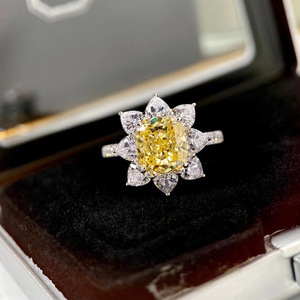 Anello con gemma floreale gialla per donna, gioiello da dito scintillante e alla moda - Product Image 6