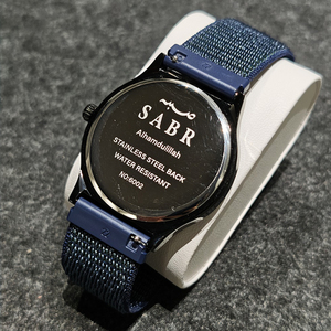 Montres à quartz minimalistes pour hommes avec bracelet en nylon, lettres arabes personnalisées, calendrier et logo de marque, chiffres arabes - Product Image 3