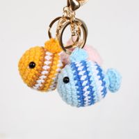 Porte-clés en peluche Little Fish au crochet, fait main, couleurs personnalisées, accessoires de sac souples, jouets