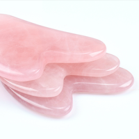 Planche de massage Gua Sha en quartz rose naturel en forme de cœur pour le lifting et le raffermissement de la peau, outil de soin SPA