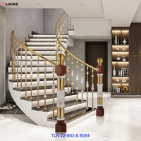 Pilier décoratif rond en laiton et pierre de jade pour escalier de villa moderne au design luxueux, avec garde-corps en bois, hauteur personnalisable