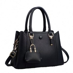 2025 Newest Big Sizes High Quality Pu Leather Handbags Trendy Fashion Latest Luxury Designer Women's Messenger Bags - Product Image 1