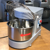 Nouvelle Arrivée Boulangerie Machine Usine Prix Pas Cher Pétrin Amasadora Spirale Mélangeur De Pâte De Chine Pour Un Usage Domestique 3KG 7L