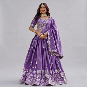 VISHNU K DESIGNS LAHENGA CHOLI DUPATTA VINTAGE POUR FÊTE EN SOIE CRÊPE PURE AVEC BRODERIE DE PAILLETTES LOURDES DE 7 MM, LONGUEUR PLIANTES, TAILLE REGULIÈRE - Product Image 1