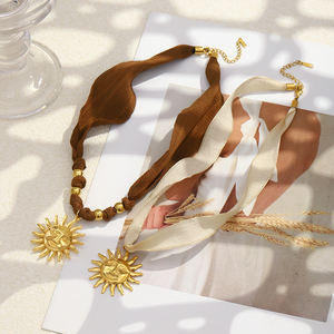 Productos Más Vendidos de Dreamshow 2026, Collar de Joyería de <span class=keywords><strong>Moda</strong></span> Hecho a Mano, Dije de Sol Chapado en Oro, Joyería de Acero Inoxidable - Product Image 5