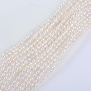 Perles de riz blanches d'eau douce naturelles de 4-5 mm, petites perles roses semi-finies pour collier DIY, vente en gros de perles semi-finies - Product Image 5