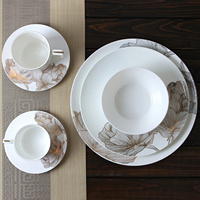 Assiettes de présentation florales dorées de luxe pour réception de mariage, service de table en porcelaine anglaise gaufrée