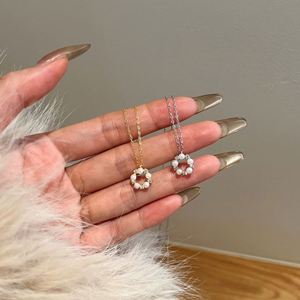 Collier pendentif cercle fleur en zircone 5A avec chaîne à maillons en argent 925, vente directe d'usine Dylam Jewelry, idéal pour cadeau de fête pour femme - Product Image 2