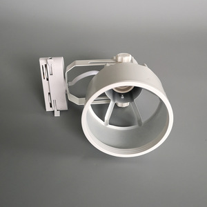 โคมไฟติดราง Par30 E27 เหล็กแบบหกขา ฝังฝ้า สีขาวดำ 98x225 มม. ผลิตที่ฝอซาน - Product Image 3