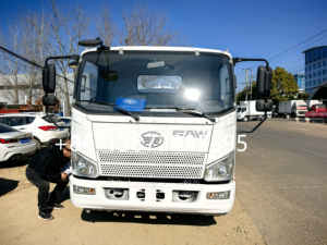 Precio bajo Pequeño 5,000L diesel FAW 4*2 RHD Camión <span class=keywords><strong>cisterna</strong></span> <span class=keywords><strong>de</strong></span> <span class=keywords><strong>agua</strong></span> <span class=keywords><strong>de</strong></span> acero al carbono <span class=keywords><strong>para</strong></span> la venta Camión <span class=keywords><strong>cisterna</strong></span> <span class=keywords><strong>de</strong></span> vehículo <span class=keywords><strong>de</strong></span> <span class=keywords><strong>agua</strong></span> portátil - Product Image 2