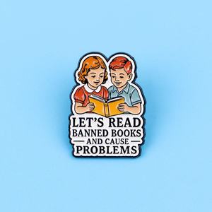Broche en émail mignonne avec citation « Let's Read and Create Some Problems », accessoires vestimentaires, épingles en métal de dessin animé en gros, souvenirs - Product Image 3