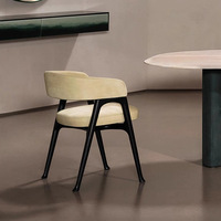 Chaise de salle à manger en bois massif italien de conception nordique, design minimaliste moderne avec dossier en fer à cheval, fauteuil haut de gamme très élastique pour restaurant