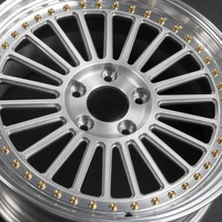 Nouvelle jante en alliage d'aluminium forgé 2 pièces, finition usinée argentée, boulons dorés, design à déport profond, logo personnalisé, jante de voiture 18-22 pouces, pour rétrofit/amélioration