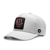 Casquette de golf personnalisée à 5 panneaux en caoutchouc découpée au laser, ventilée, à séchage rapide, respirante, perforée au laser, avec patch logo en caoutchouc personnalisé et cordon