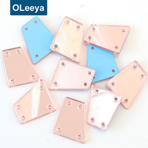 Prix d'usine Strass à coudre à dos plat, effet miroir acrylique, couleur Améthyste clair, avec trous, pour accessoires vestimentaires - Product Image 2