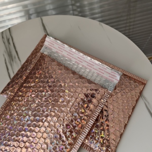Petite enveloppe à bulles personnalisée en polyéthylène, film co-extrudé, emballage durable de couleur personnalisée, logo personnalisé pour livraison express - Product Image 2