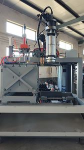 Машина для выдувания бутылок с двумя полостями - Product Image 5