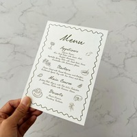 Carte de menu personnalisée à bordure ondulée découpée, imprimée offset, motif dessiné à la main pour la décoration de table de mariage et de restaurant