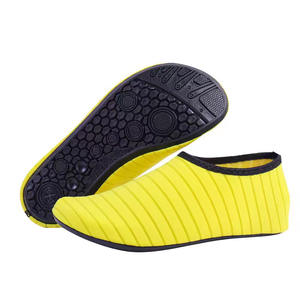 Chaussures de plage pour hommes et femmes à bas prix chaussures antidérapantes à semelle souple de printemps et d'été chaussures de natation en spandex/pieds nus vente en gros - Product Image 6