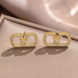 Set di Collana e <span class=keywords><strong>Orecchini</strong></span> di <span class=keywords><strong>Lusso</strong></span> a Forma di V per Donne, Nuova Collezione di Gioielli in Acciaio Inossidabile con Diamanti, Marche Famose - Product Image 4