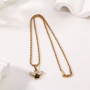 新しいステンレス鋼レリーフ彫刻バンブルビーチャームPVD金メッキブラックゴールデンニッケル無料カスタムビーペンダントジュエリー作り - Product Image 2