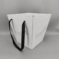 Boîtes d'emballage de luxe pour cadeaux floraux de mariage, en carton, avec logo personnalisé, forme trapèze, revêtement UV et dorure à chaud (papier cartonné)