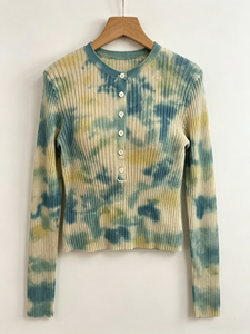 Pull court en tricot côtelé tie-dye à manches longues et boutons sur le devant pour femme, idéal pour l'automne et l'hiver - Product Image 4