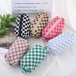 South Korea Fashion Large Capacity <b>Storage</b> Pen Bag Checkerboard <b>Knitting</b> Makeup Bag Color Contrast Yarn Plaid Polyester Logo - Product Image 1
