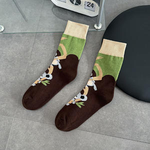 ถุงเท้าผ้าฝ้ายพิมพ์ลายสีน้ำมันสไตล์สปอร์ตลายดอกไม้ยืดหยุ่นและระบายอากาศได้ดี - Product Image 2