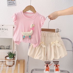 Vestito <span class=keywords><strong>estivo</strong></span> per ragazze nuovo simpatico cartone animato senza maniche t-shirt e pantaloni con fiocco Casual due pezzi 1-7 anni <span class=keywords><strong>abbigliamento</strong></span> <span class=keywords><strong>estivo</strong></span> per bambine - Product Image 2